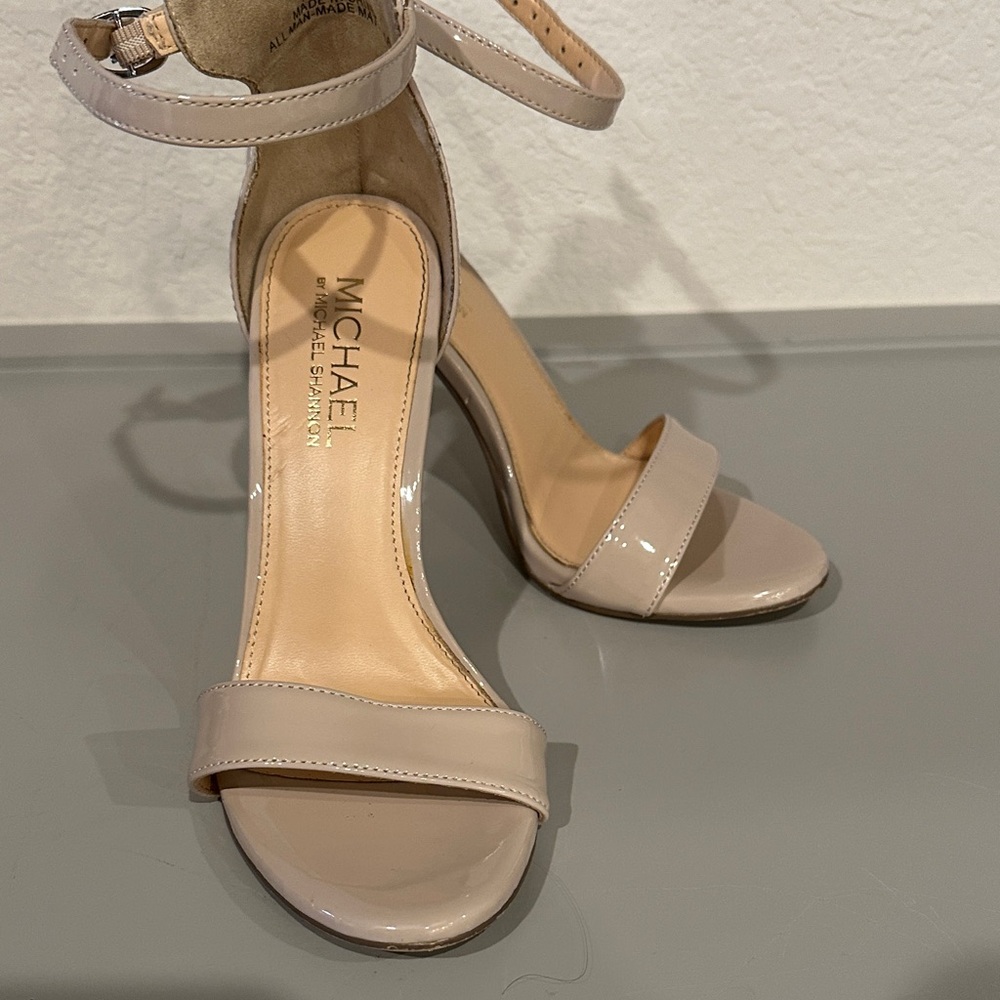 Michael Kors Beige Patent Heels